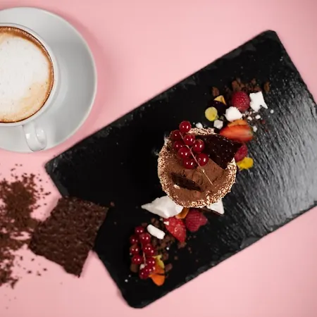 酒店 梧桐树下餐厅酒店 Chrzanów