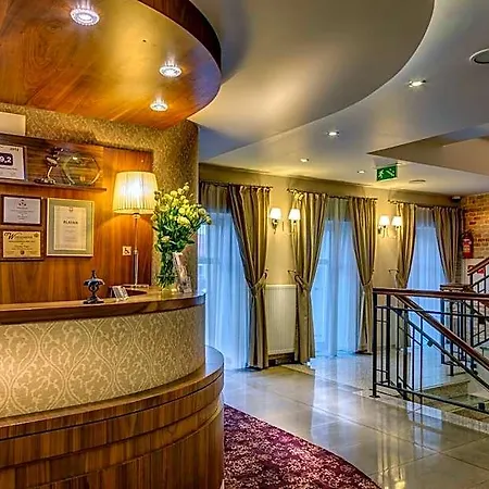 梧桐树下餐厅酒店 Chrzanów