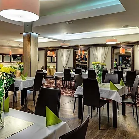 梧桐树下餐厅酒店 酒店