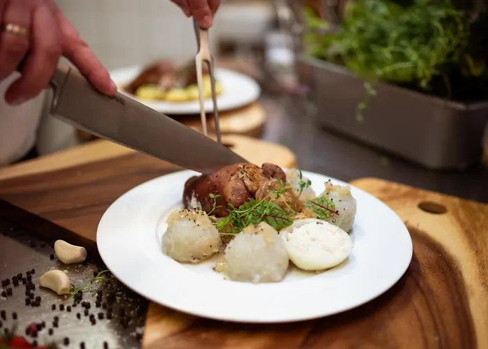 酒店 梧桐树下餐厅酒店 Chrzanów