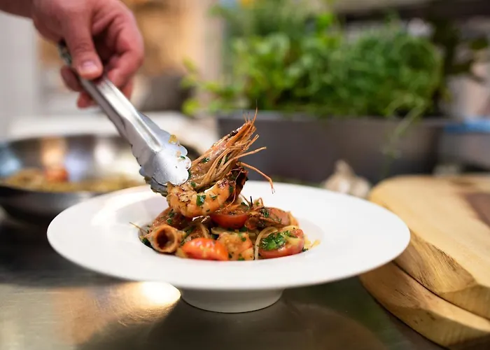 梧桐树下餐厅酒店