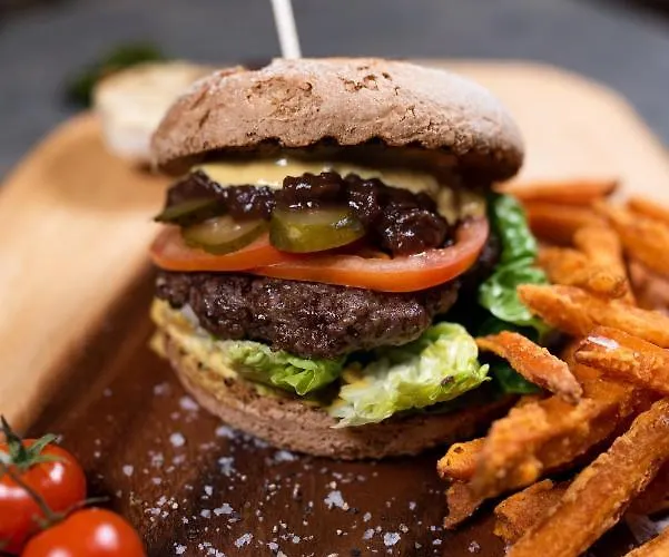 梧桐树下餐厅酒店 Chrzanów