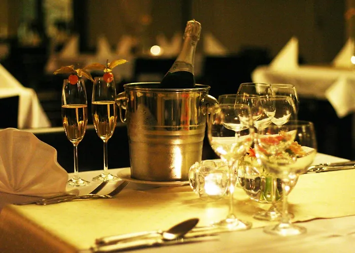 酒店 梧桐树下餐厅酒店 Chrzanów